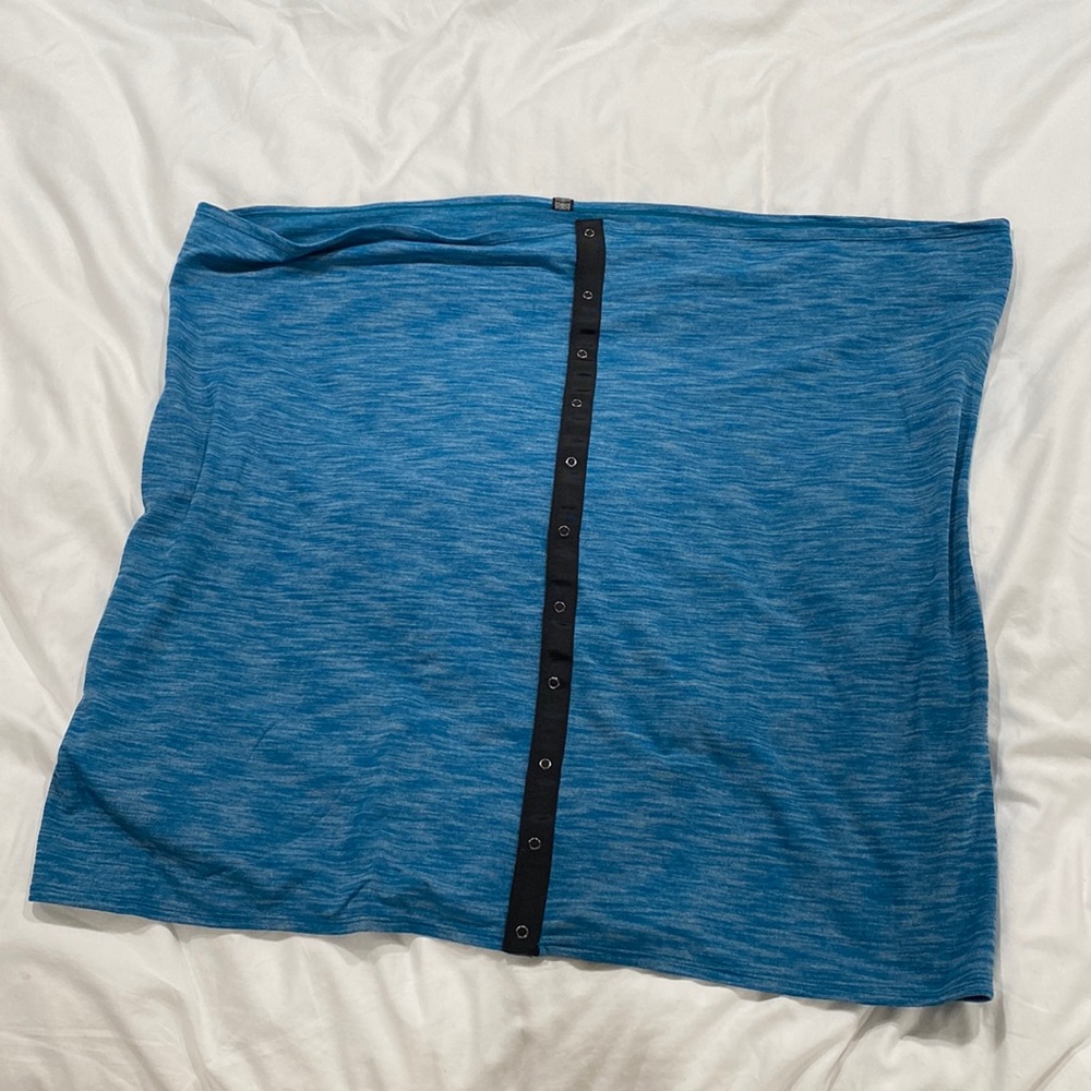 Lululemon customizable snap scarf